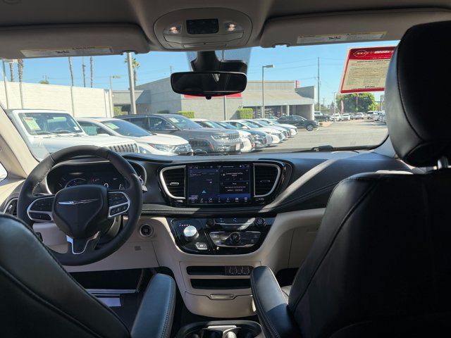 Used 2024 Chrysler Pacifica Limited FWD image 33