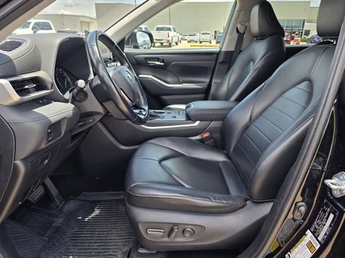 Used 2021 Toyota Highlander XLE FWD image 15