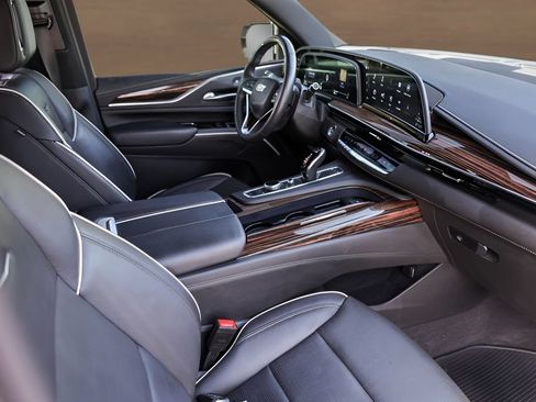 Certified 2024 Cadillac Escalade Premium Luxury RWD image 31