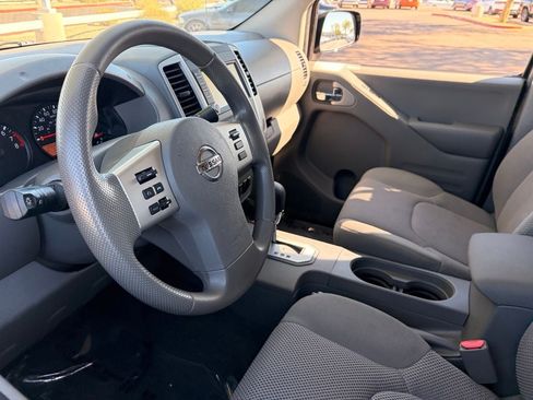 Certified 2021 Nissan Frontier SV w/ Midnight Edition Floor Mats RWD image 18