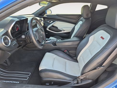 Used 2018 Chevrolet Camaro SS RWD image 21
