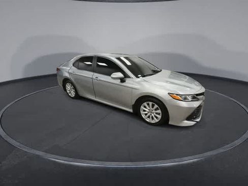 Used 2019 Toyota Camry LE w/ Convenience Package FWD image 2