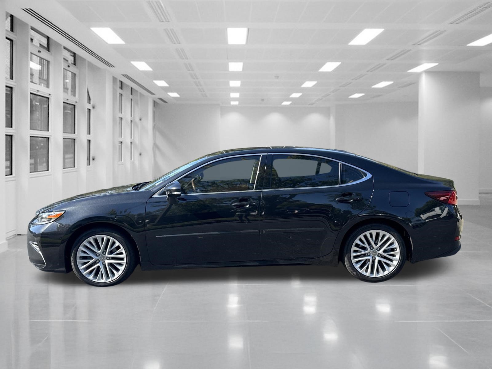 Used 2017 Lexus ES 350 w/ Ultra Luxury Package FWD image 5