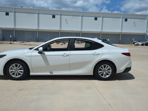Used 2025 Toyota Camry LE FWD image 9