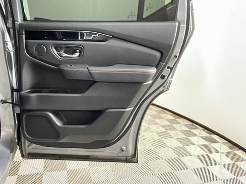 Used 2023 Honda Pilot TrailSport image 25