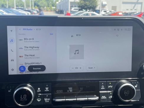 Used 2024 Toyota Highlander XLE FWD image 38