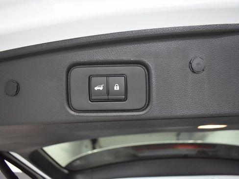 New 2025 Nissan Pathfinder SV image 32