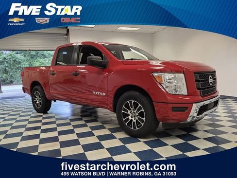 Used 2022 Nissan Titan SV RWD image 1