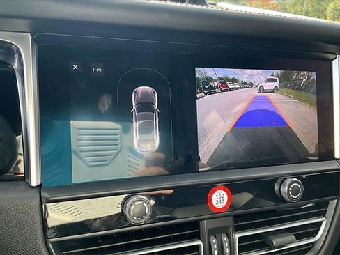 Used 2024 Porsche Macan image 13