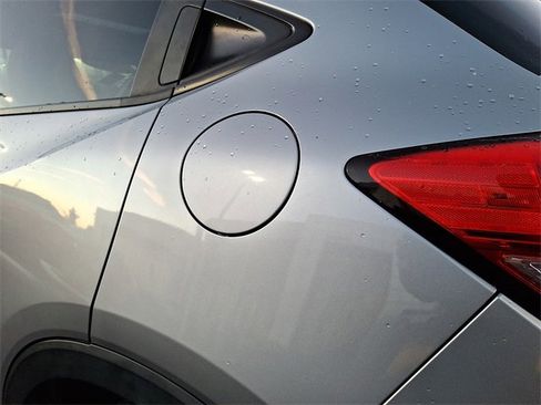 Used 2017 Honda HR-V EX image 9