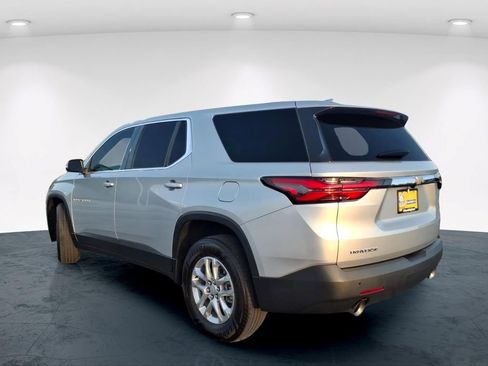 Used 2022 Chevrolet Traverse LS FWD image 11