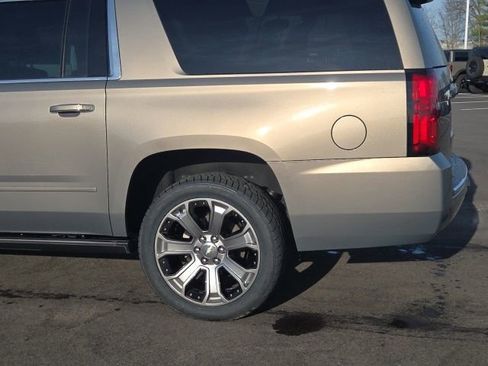 Used 2018 Chevrolet Suburban Premier image 17