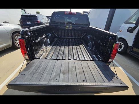 Used 2023 Chevrolet Colorado LT RWD image 2