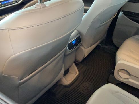 Used 2019 Toyota Highlander Limited FWD image 41