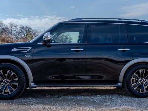 Used 2017 Nissan Armada Platinum image 2