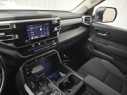 Used 2022 Toyota Tundra SR5 w/ SR5 Convenience Package AWD/4WD image 27