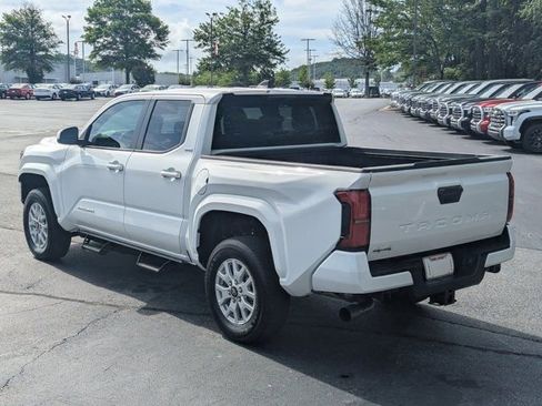 Used 2024 Toyota Tacoma SR5 AWD/4WD image 5
