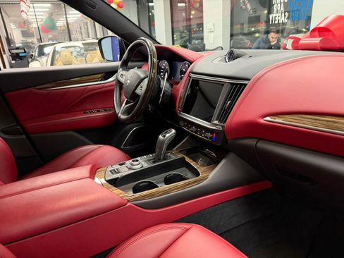 Used 2022 Maserati Levante GT AWD/4WD image 39