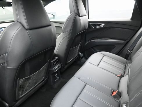 Used 2025 Audi Q4 e-tron Premium Plus w/ Premium Plus image 31