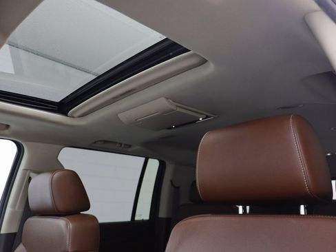 Used 2016 Chevrolet Suburban LTZ image 15