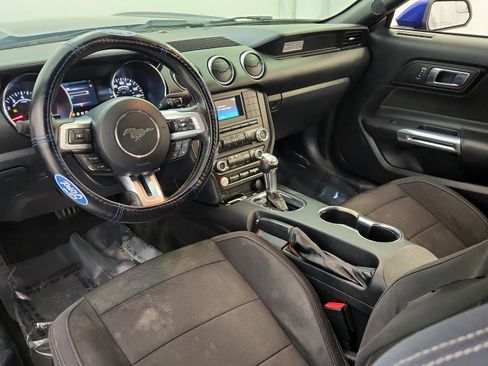 Used 2016 Ford Mustang Convertible RWD image 19