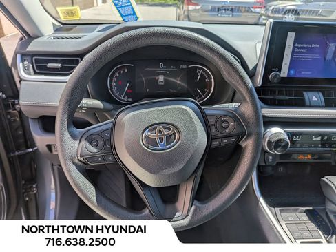 Used 2025 Toyota RAV4 XLE AWD/4WD image 7