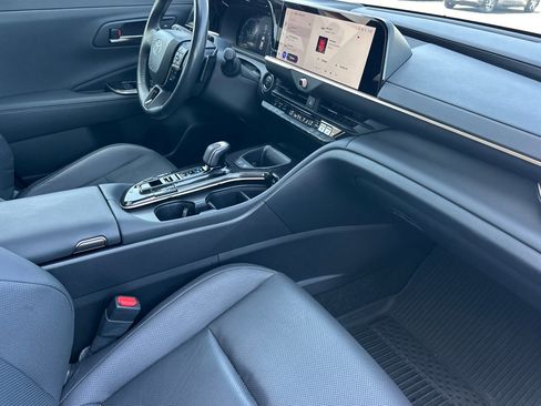Certified 2025 Toyota Crown Platinum AWD/4WD image 16