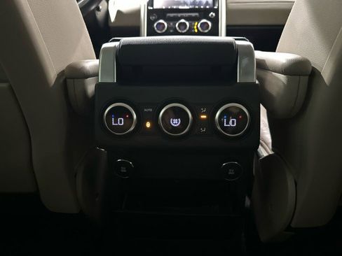 Used 2018 Land Rover Discovery HSE AWD/4WD image 48