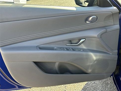 Used 2025 Hyundai Elantra SEL image 21