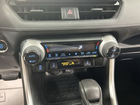Used 2019 Toyota RAV4 XLE AWD/4WD image 16