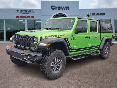 Used 2025 Jeep Gladiator Mojave w/ Convenience Group AWD/4WD image 3