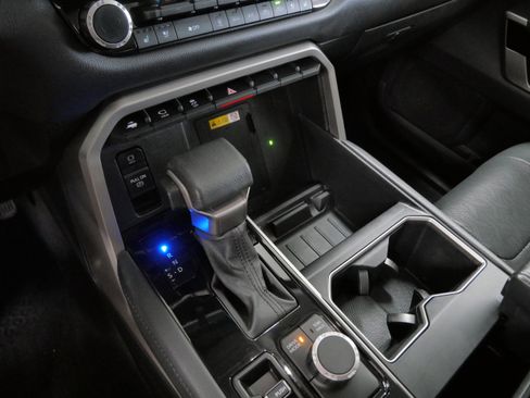 Used 2024 Toyota Tundra Limited AWD/4WD image 23