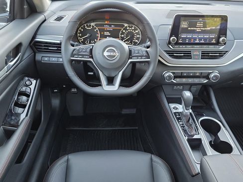 New 2025 Nissan Altima 2.5 SR w/ SR Premium Package FWD image 11