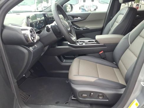 New 2026 Chevrolet Equinox LT w/ Convenience Package II FWD image 16