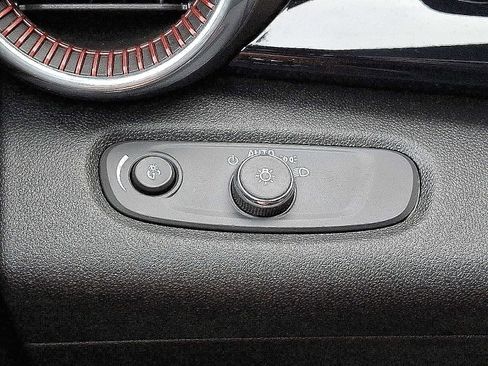 Used 2025 Chevrolet Trax RS w/ Driver Confidence Package image 41