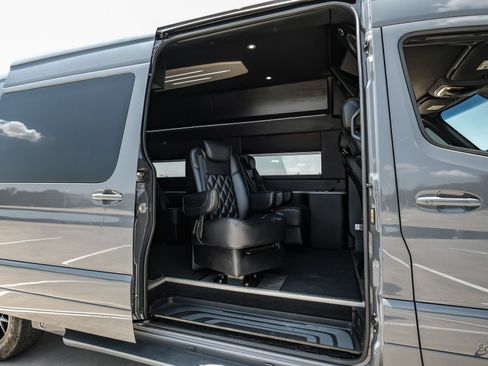Used 2022 Mercedes-Benz Sprinter 2500 image 68