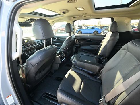 Used 2025 Kia Carnival SX Prestige image 22