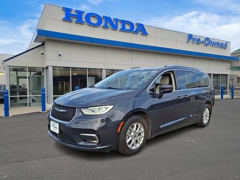 Used 2021 Chrysler Pacifica Touring-L FWD image 1
