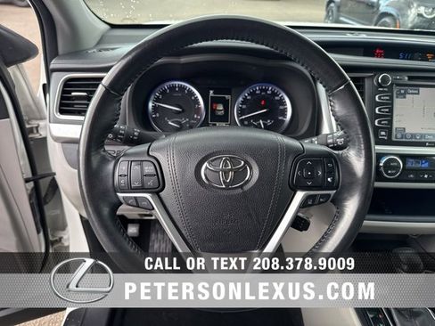 Used 2017 Toyota Highlander AWD V6 image 24