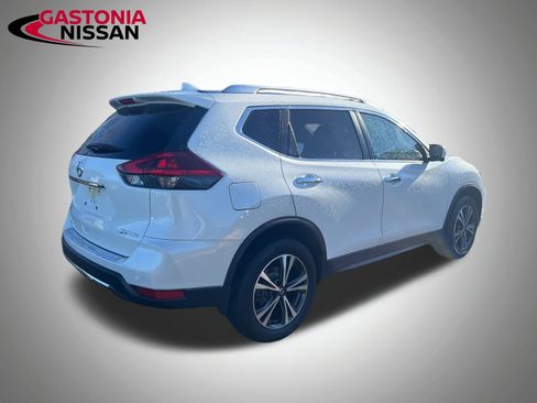 Used 2020 Nissan Rogue SV w/ Sun & Sound Touring Package image 18