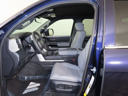 Used 2025 Toyota Tundra Limited AWD/4WD image 31