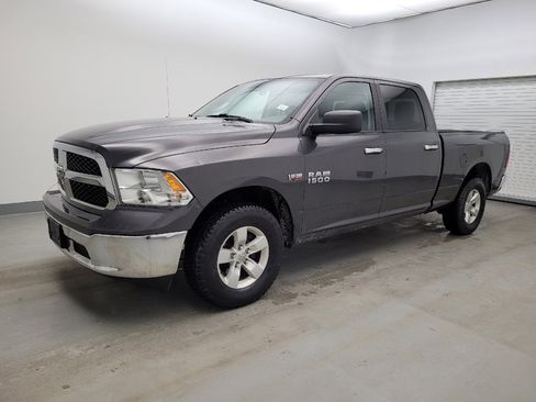 Used 2017 RAM 1500 Classic SLT image 2