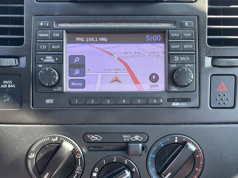 Used 2012 Nissan Versa Hatchback w/ SL Navigation Pkg FWD image 8