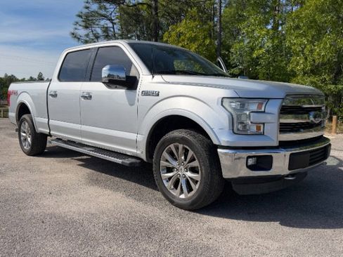 Used 2015 Ford F150 Lariat w/ Equipment Group 502A Luxury image 10