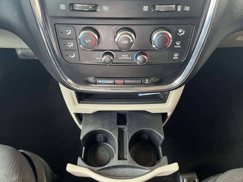 Used 2018 Dodge Grand Caravan SE FWD image 23