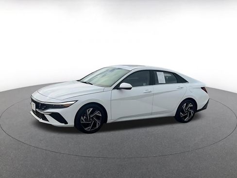 Used 2025 Hyundai Elantra SEL image 8