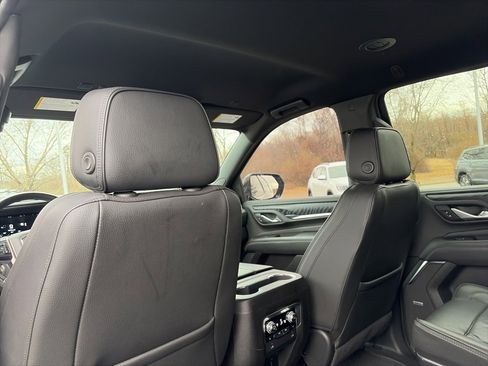 Used 2022 GMC Yukon XL Denali image 28