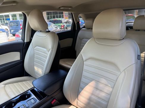 Used 2019 Ford Edge SEL w/ Equipment Group 201A AWD/4WD image 21