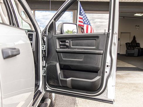 Used 2018 RAM 1500 Express AWD/4WD image 39