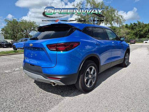 Used 2025 Chevrolet Blazer LT AWD/4WD image 3